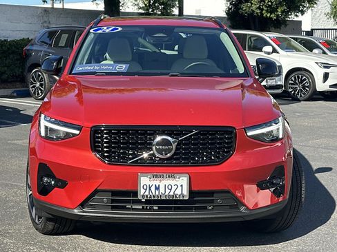 Certified 2024 Volvo XC40 B5 Plus w/ Climate Package image 2