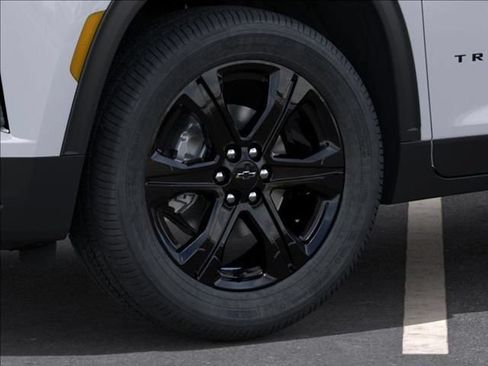 New 2027 Chevrolet Traverse LT FWD image 9
