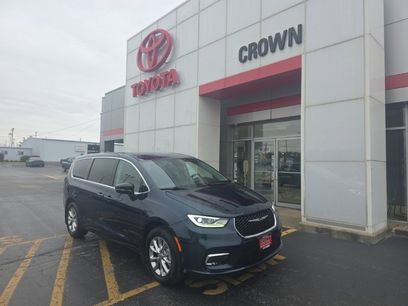 Used 2024 Chrysler Pacifica Touring-L