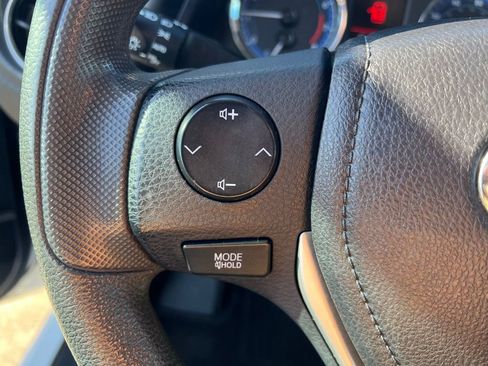 Used 2019 Toyota Corolla LE image 32