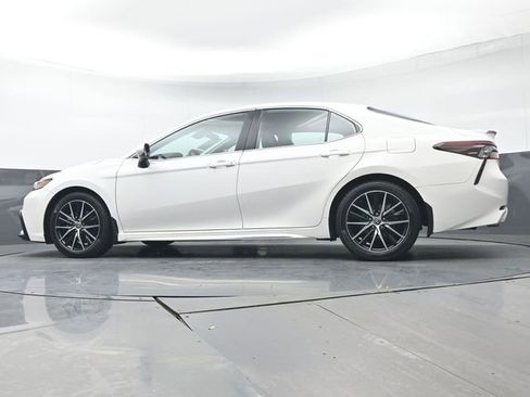 Used 2024 Toyota Camry SE image 33