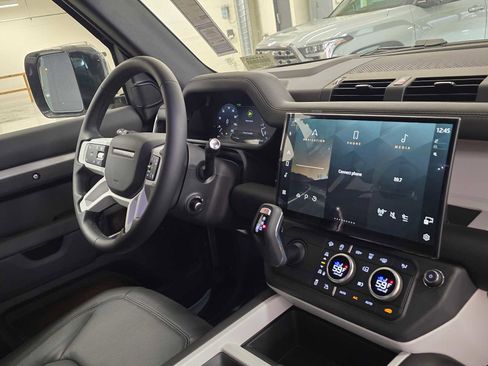 New 2026 Land Rover Defender 130 X-Dynamic SE AWD/4WD image 10