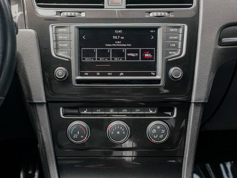 Used 2016 Volkswagen GTI SE image 11