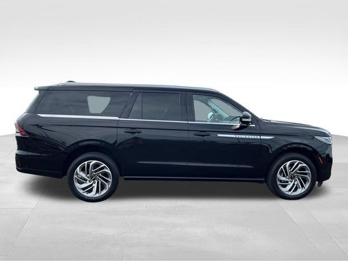 Used 2025 Lincoln Navigator L Reserve AWD/4WD image 6