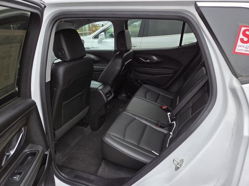 Used 2024 GMC Terrain SLT image 9