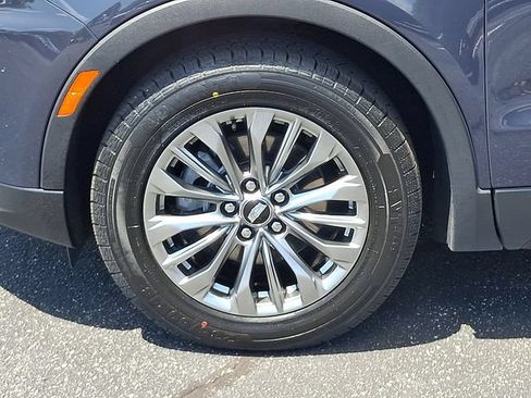 Used 2025 Cadillac XT4 Premium Luxury FWD image 8