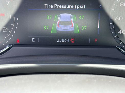 Used 2023 Cadillac XT4 Luxury w/ Cold Weather Package FWD image 39