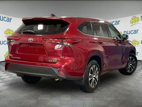 Used 2021 Toyota Highlander XLE AWD/4WD image 6