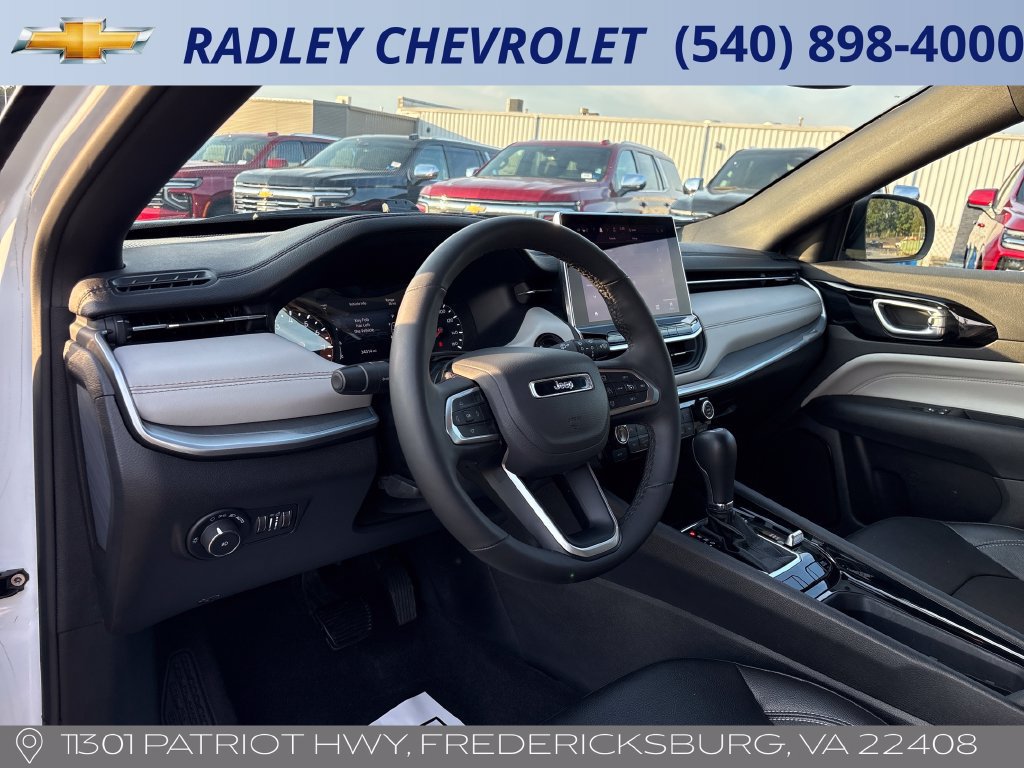 Used 2025 Jeep Compass Limited AWD/4WD image 4