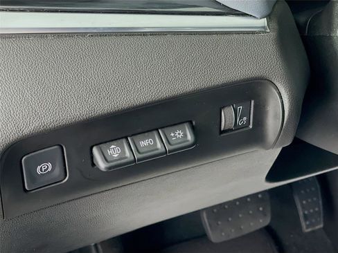 Used 2022 Buick Enclave Premium AWD/4WD image 12