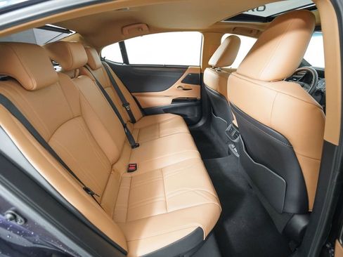 Certified 2025 Lexus ES 300h Ultra Luxury image 17