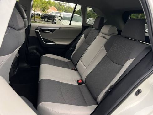 Used 2020 Toyota RAV4 XLE FWD image 18