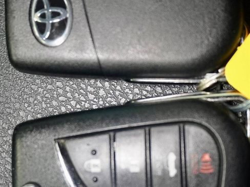 Used 2018 Toyota Camry SE image 28