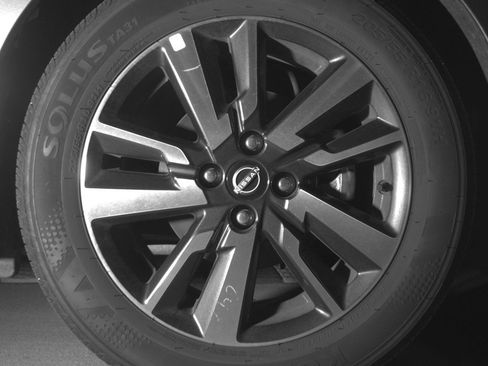 Used 2025 Nissan Versa SV FWD image 13