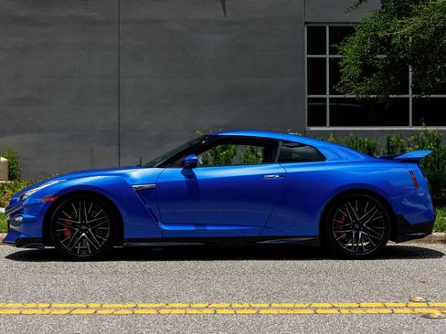 Used 2024 Nissan GT-R AWD/4WD image 24