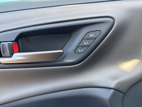 Used 2026 Toyota Crown Nightshade image 11