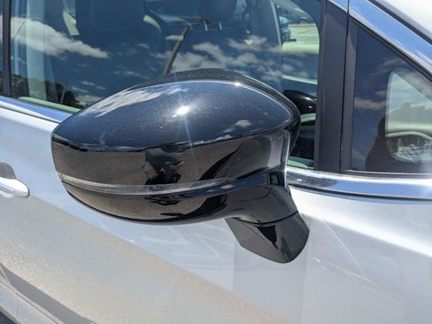 Used 2024 Chrysler Pacifica Touring-L FWD image 12