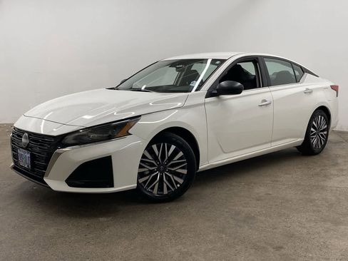 Used 2025 Nissan Altima 2.5 SV FWD image 1