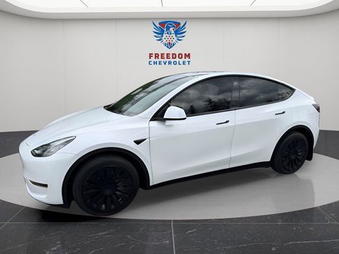 Used 2023 Tesla Model Y Long Range AWD/4WD image 2
