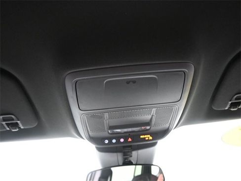 Used 2025 GMC Acadia Elevation image 12