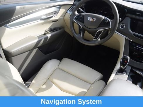 Used 2017 Cadillac XT5 Luxury w/ Driver Awareness Package FWD image 2