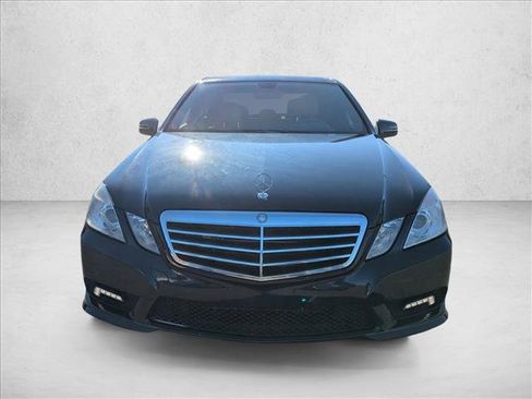 Used 2011 Mercedes-Benz E 550 4MATIC Sedan image 2