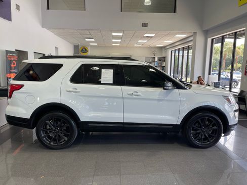 Used 2019 Ford Explorer XLT w/ Equipment Group 202A AWD/4WD image 6