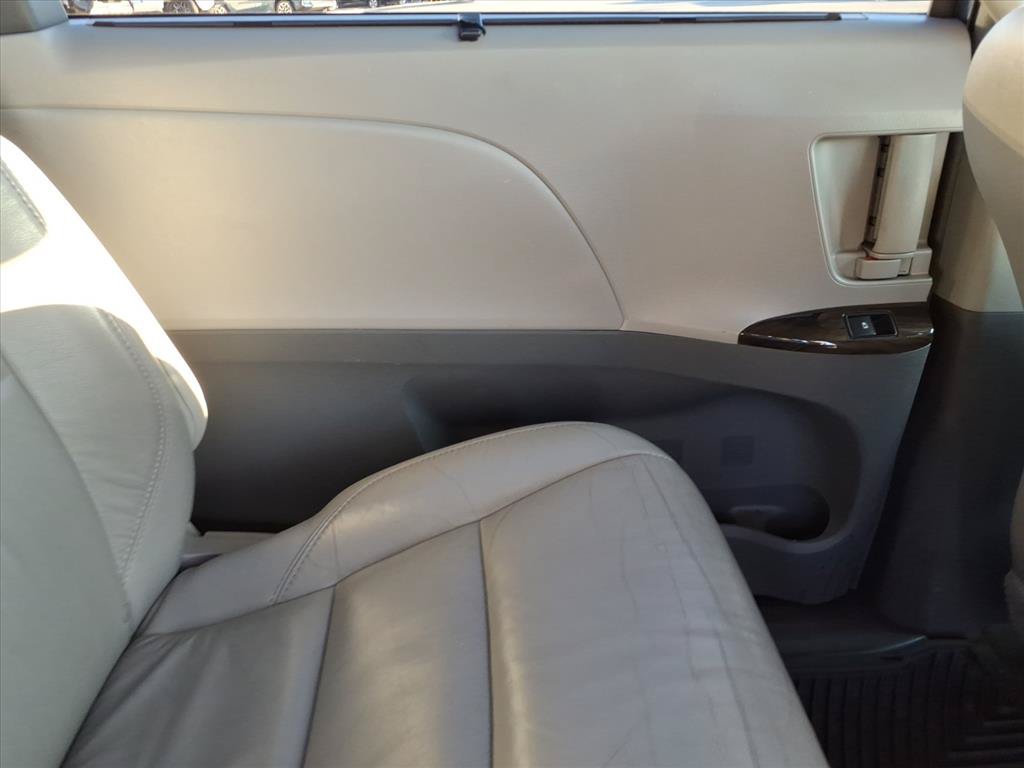 Used 2015 Toyota Sienna XLE w/ XLE Navigation Package FWD image 19