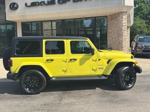 Used 2023 Jeep Wrangler Unlimited Sahara w/ Cold Weather Group AWD/4WD image 8