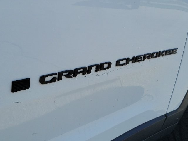 Used 2023 Jeep Grand Cherokee Altitude RWD image 7