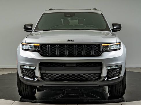 Used 2025 Jeep Grand Cherokee L Limited w/ Black Appearance Package AWD/4WD image 2