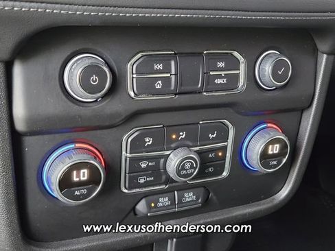 Used 2022 Chevrolet Suburban LS RWD image 28
