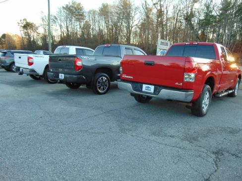 Used 2018 Toyota Tundra SR5 w/ TRD Sport Package image 34