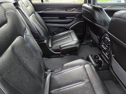 Used 2024 Jeep Grand Cherokee L Limited w/ Black Appearance Package AWD/4WD image 33