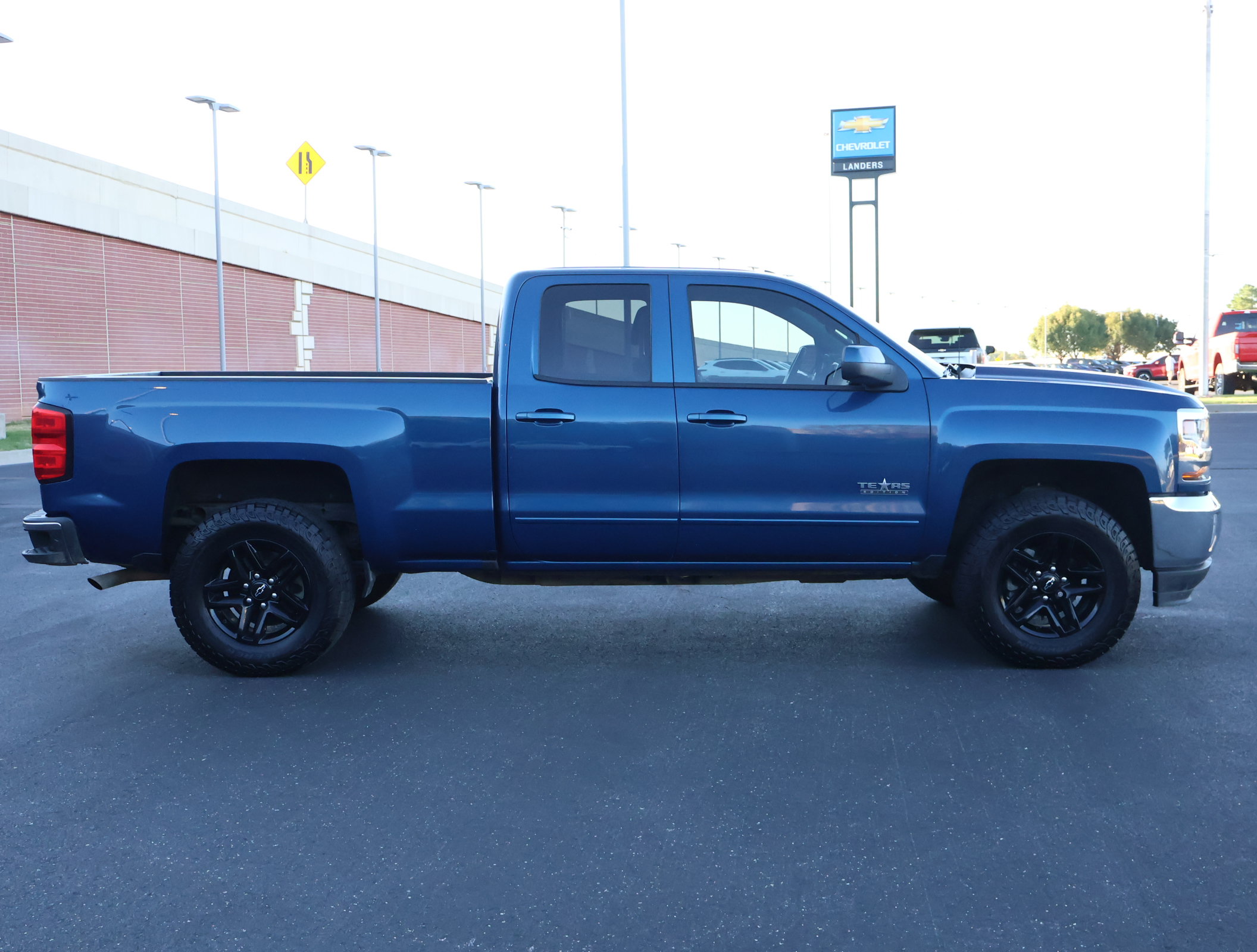 Used 2018 Chevrolet Silverado 1500 LT w/ Texas Edition RWD image 26