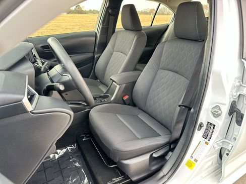 Used 2024 Toyota Corolla LE image 11