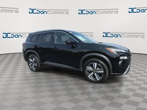 Used 2024 Nissan Rogue SL AWD/4WD image 2