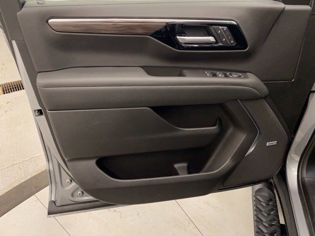 New 2026 Chevrolet Suburban Z71 w/ Z71 Off-Road Package AWD/4WD image 27