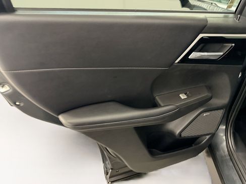 Used 2025 Mitsubishi Outlander SE image 27