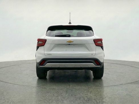 Used 2025 Chevrolet Trax LT image 7