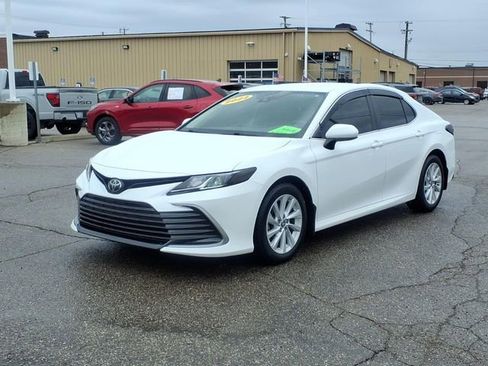 Used 2022 Toyota Camry LE FWD image 1