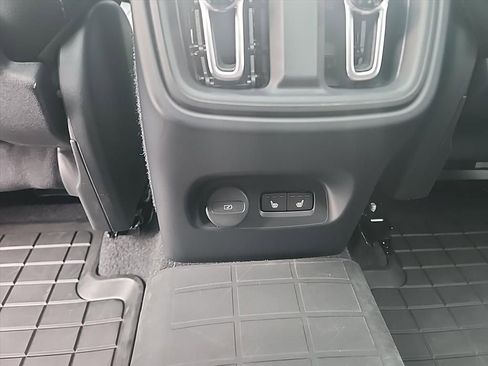 Certified 2023 Volvo XC40 B5 Plus w/ Driver Assist Package AWD/4WD image 29