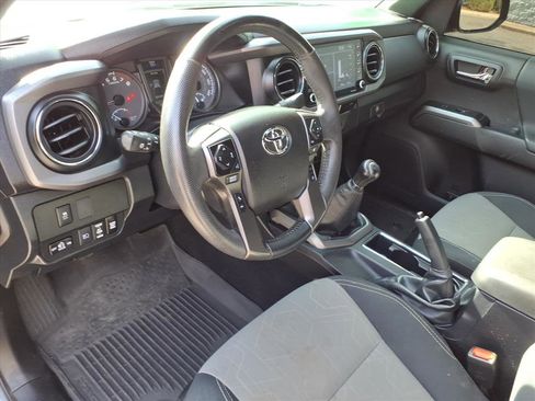 Used 2022 Toyota Tacoma TRD Sport w/ Technology Package AWD/4WD image 6