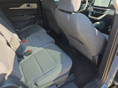 Used 2025 Ford Explorer Active AWD/4WD image 16