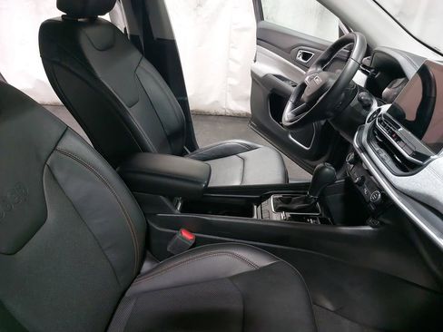 Used 2022 Jeep Compass Latitude image 10