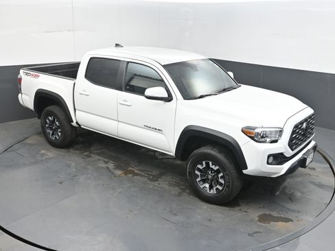 Used 2022 Toyota Tacoma TRD Off-Road w/ Technology Package AWD/4WD image 25