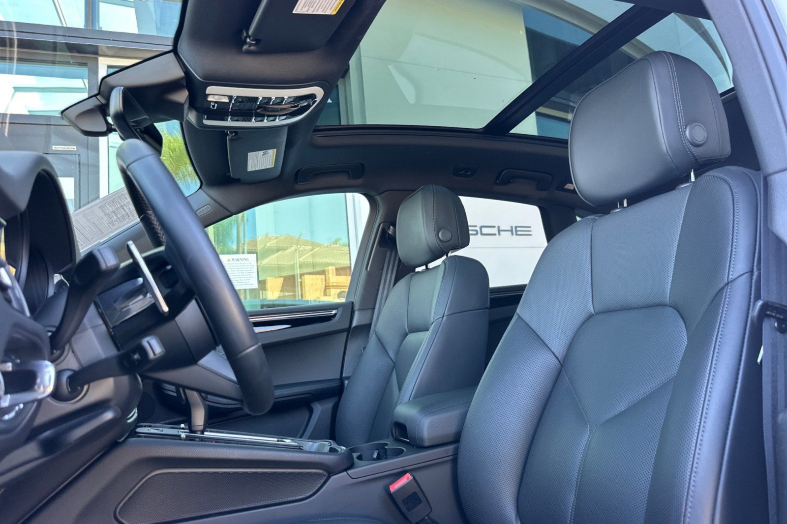 Used 2026 Porsche Macan AWD/4WD image 5