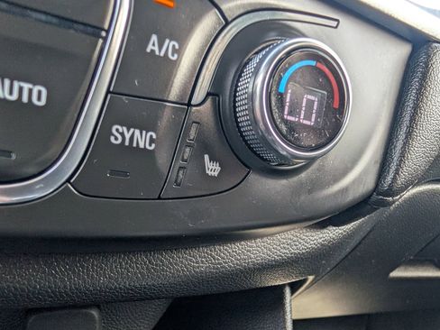 Used 2022 Chevrolet Traverse LT FWD image 31