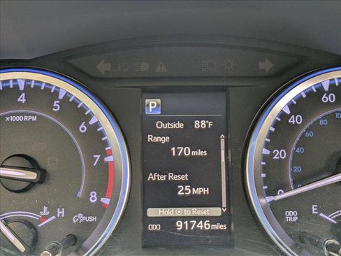 Used 2019 Toyota Highlander XLE image 10