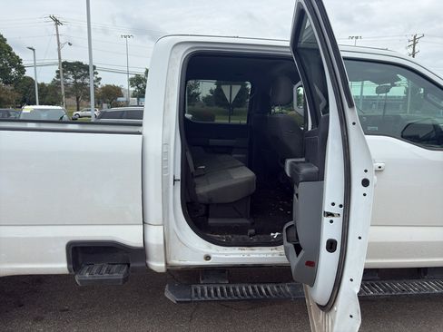 Used 2023 Ford F350 XLT w/ XLT Premium Package AWD/4WD image 11